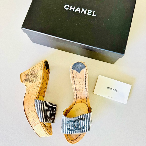 CHANEL Black White Stripe Canvas CC Logo Tan Beige Cork Wedge Sandal Slides 37.5 - Picture 1 of 16